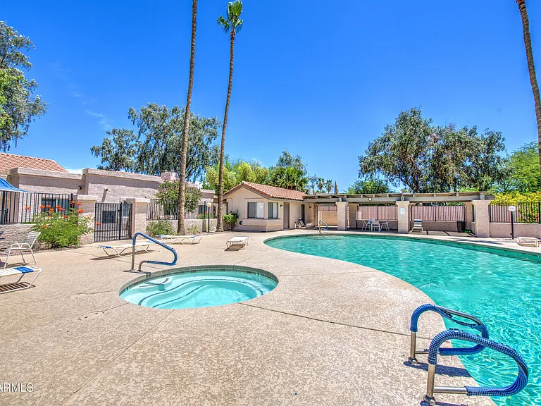 2019 W Lemon Tree Pl — Photo 8
