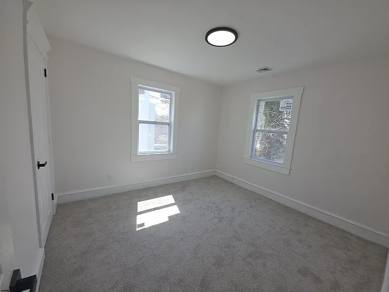 346 N Delaware Ave — Photo 40