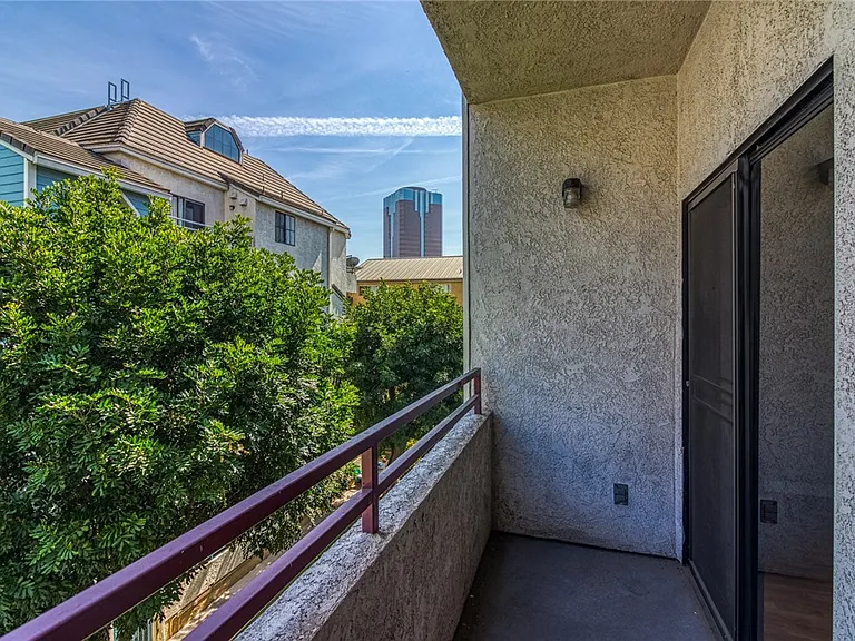 730 W 4th St #306 — Photo 11