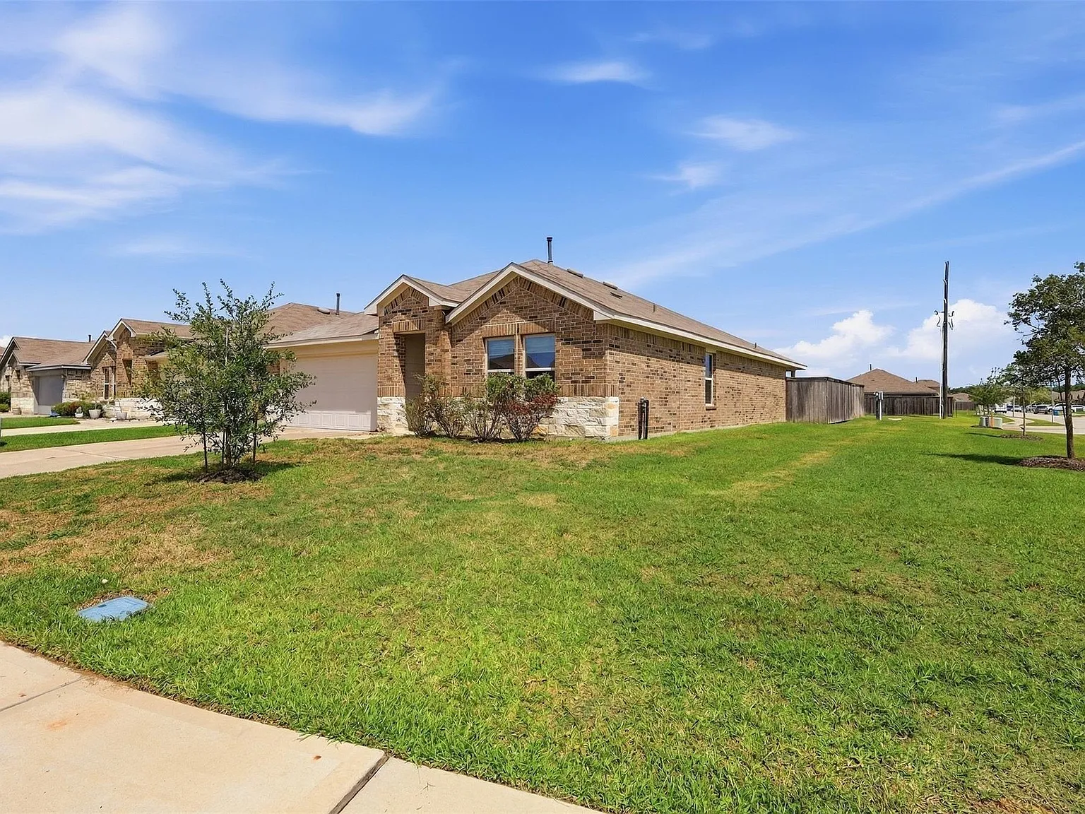 4 bed, 2.0 bath, 1820 sqft, $2,100 — Photo 3