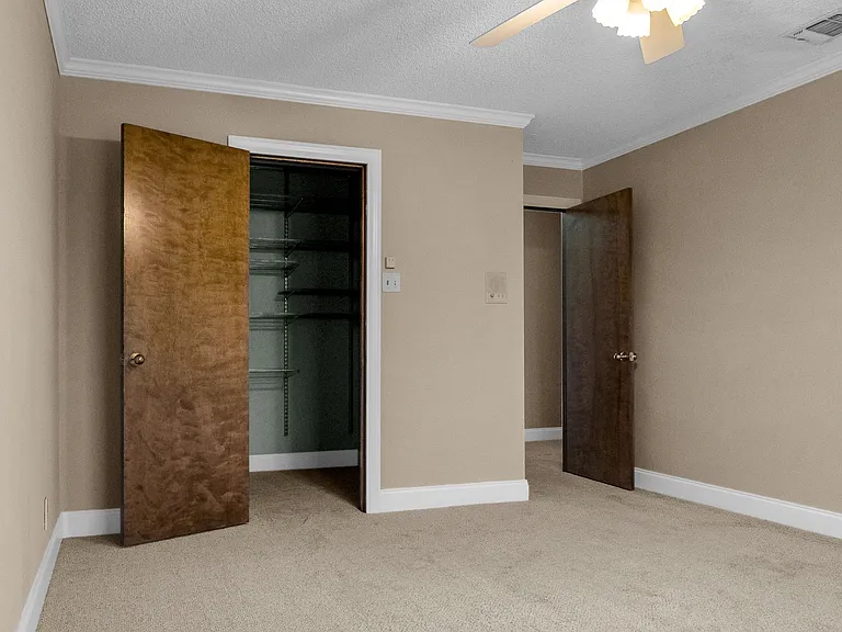 306 Country Wood Dr — Photo 29