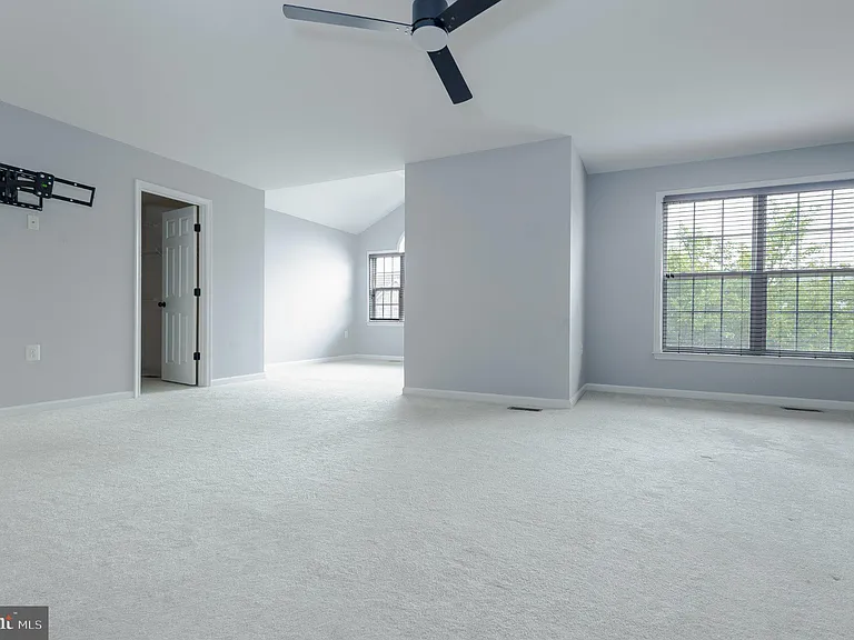 105 Ticonderoga Dr — Photo 16