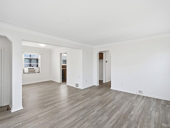 5th image of 23035 Audette St