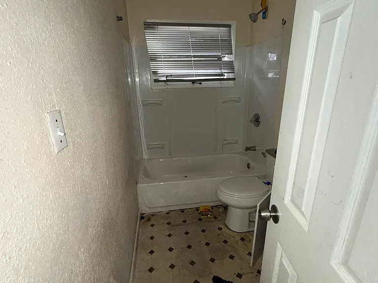 2 E Adams Dr — Photo 17