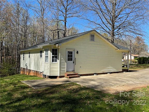 3rd image of 318 Cedar Dr