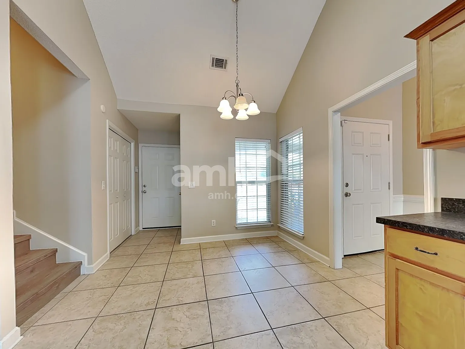 4 bed, 2.0 bath, 2056 sqft, $2,415 — Photo 4