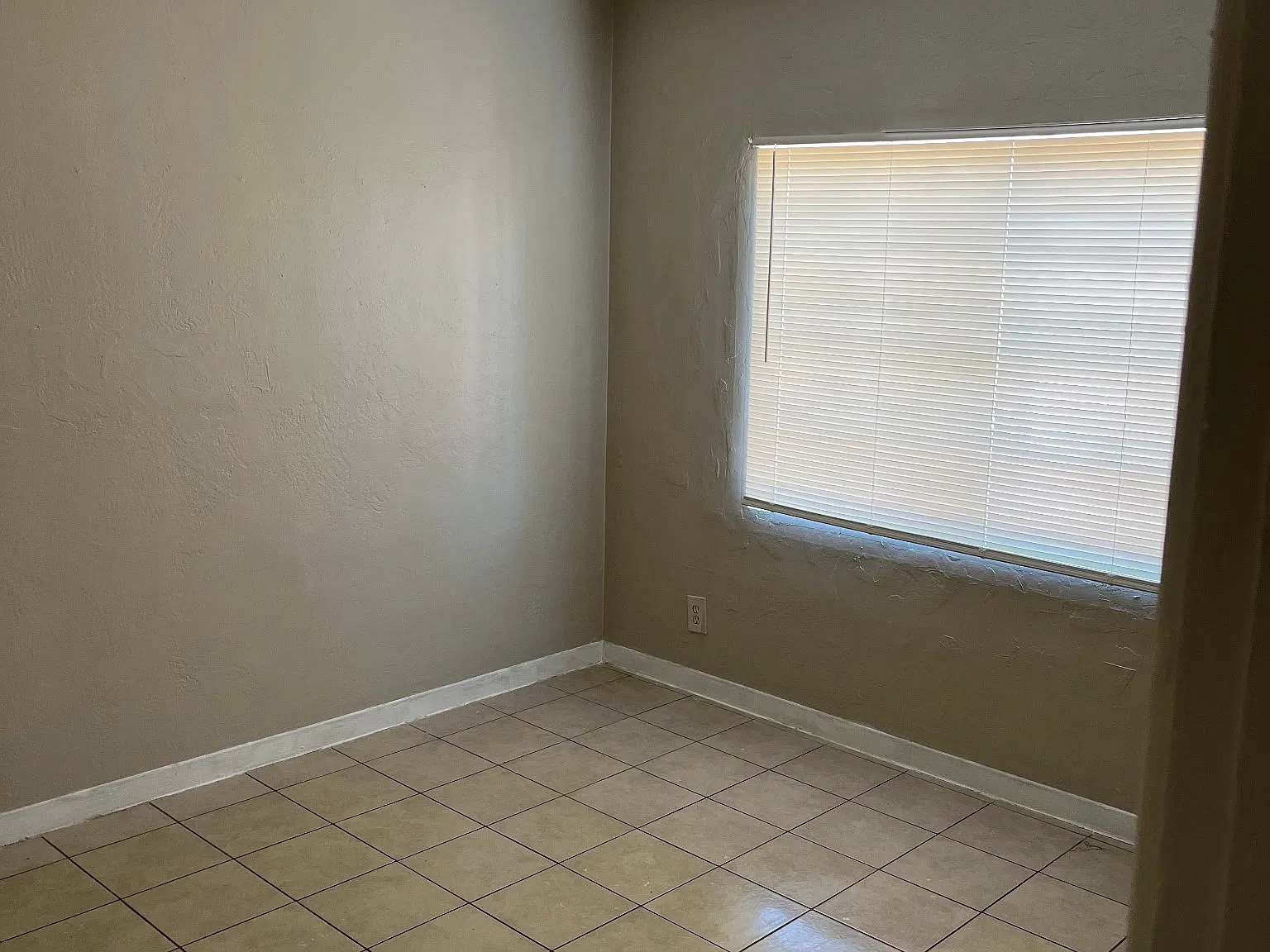 3 bed, 1367 sqft, $2,000 — Photo 2