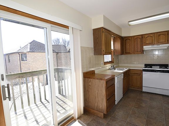 2nd image of 104 Summit Ave