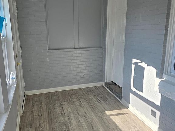 5th image of 211 Spruce St