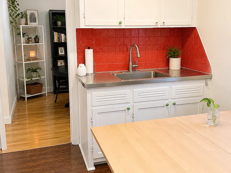 94 Marion St #5 — Photo 5