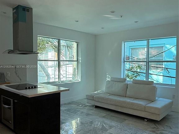4th image of 1560 Drexel Ave #107