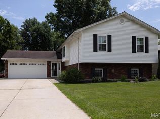 1715 Foxglove Dr, Saint Charles, MO