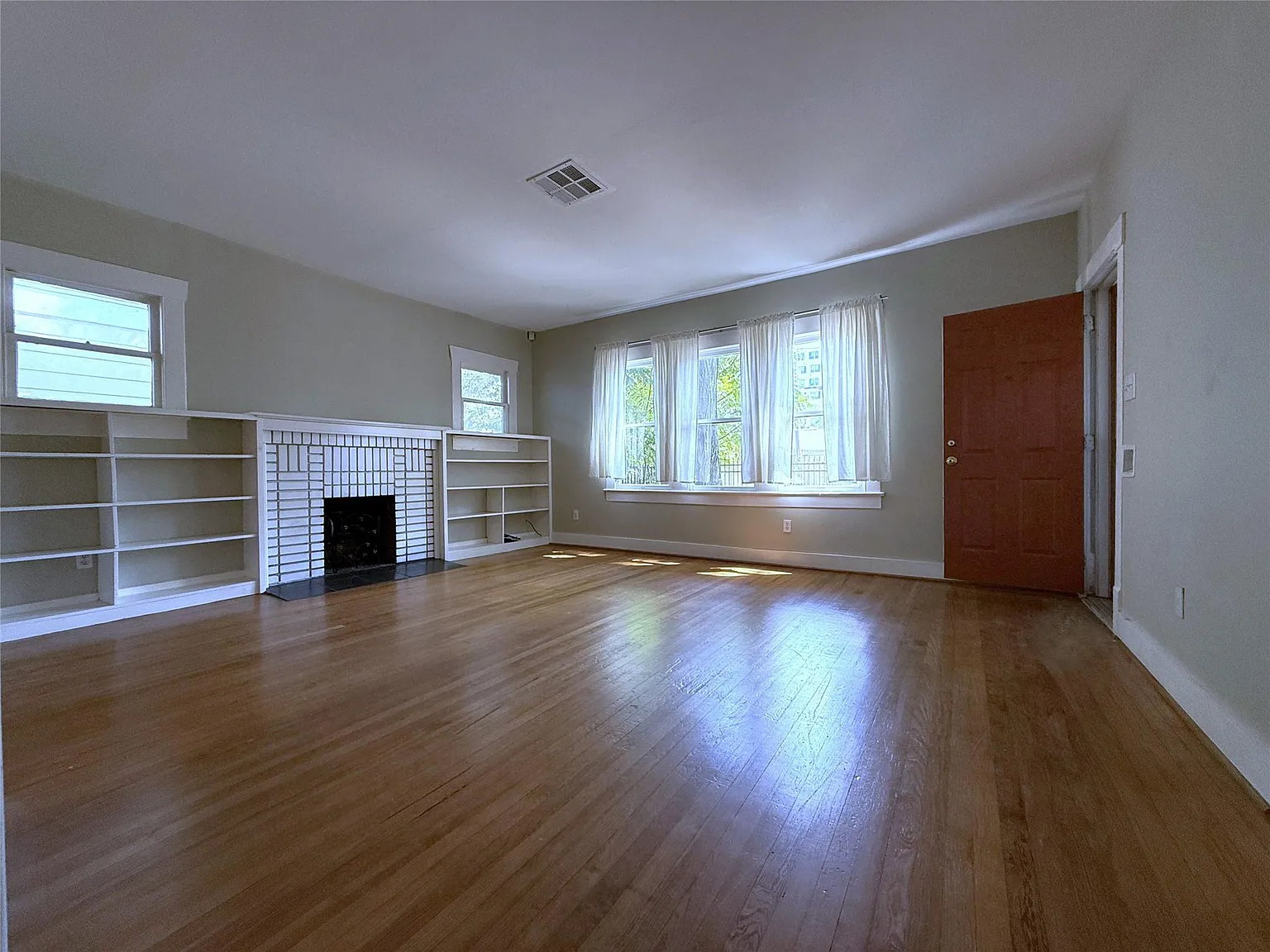 3 bed, 2.0 bath, 1521 sqft, $2,650 — Photo 4
