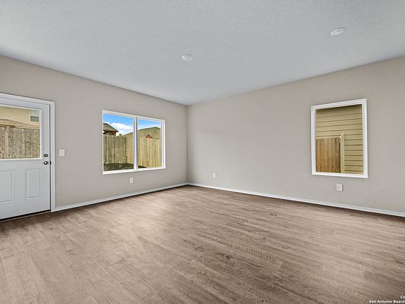 4th image of 710 Jennifer Way