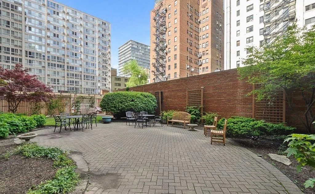 1 bed, 800 sqft, $2,000 — Photo 2