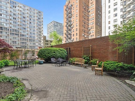 2nd image of 2909 N Sheridan Rd APT 1306