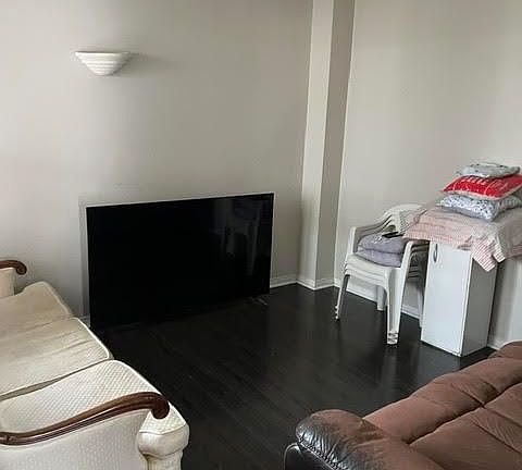 4th image of 62 Woodside Ct