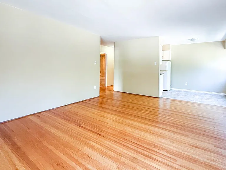 461 W 16th St #102 — Photo 22