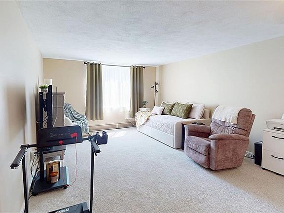 5th image of 201 Woodlawn Ave APT 104