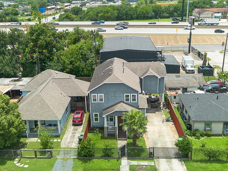 704 Vincent St — Photo 38