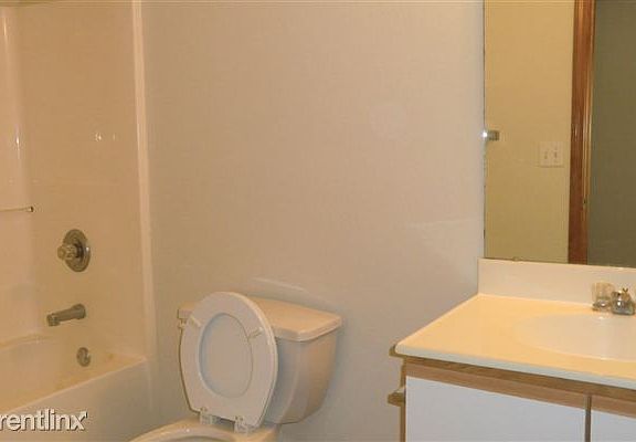 Autumnn Pine Guest Bath (4)