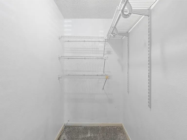 209 NE Lincoln Cir N #109 — Photo 10