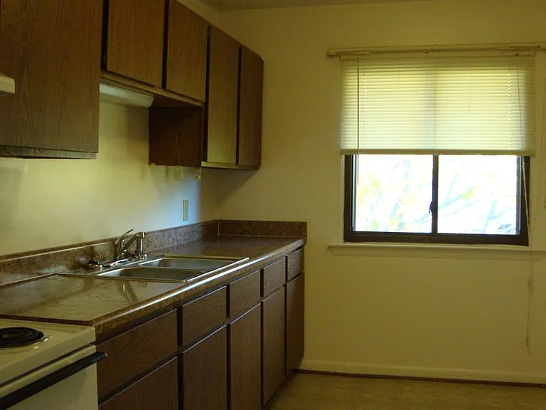 602 Washington St SE — Photo 8