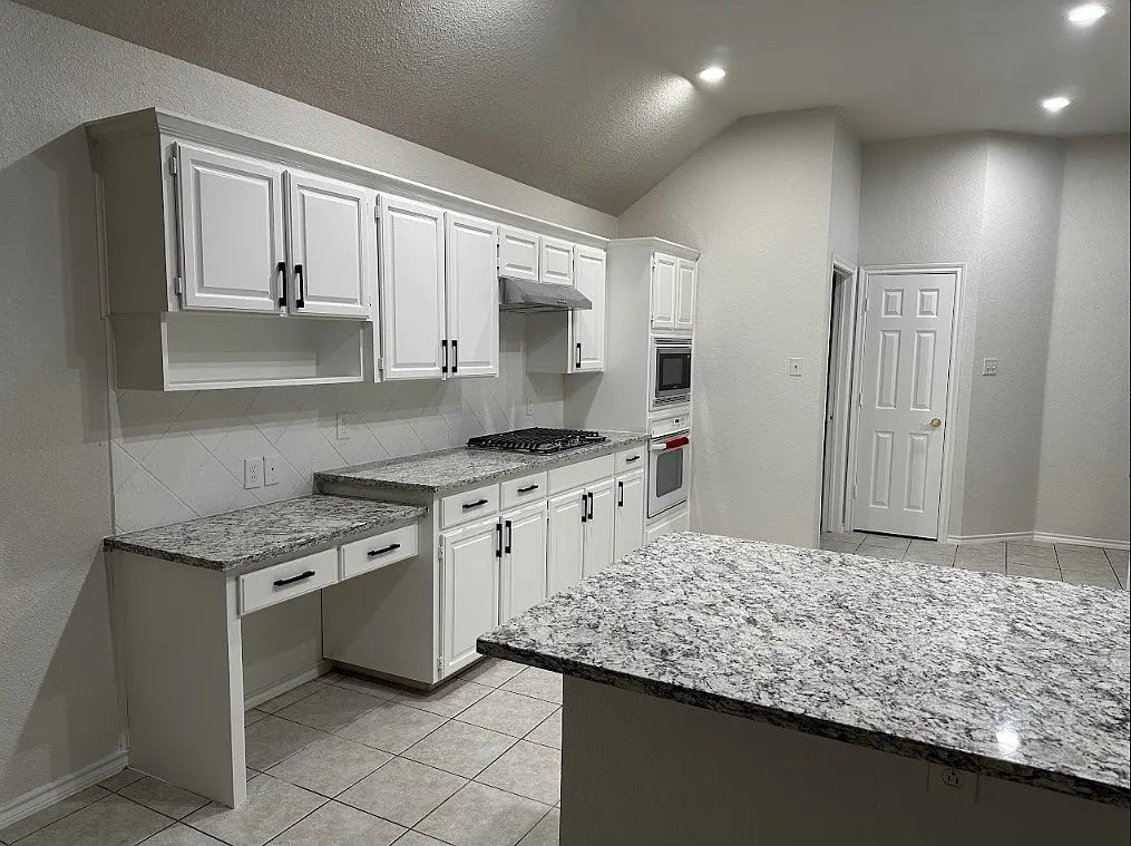 4 bed, 2130 sqft, $2,500 — Photo 4