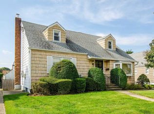 60 Berry St, Valley Stream, NY 11580