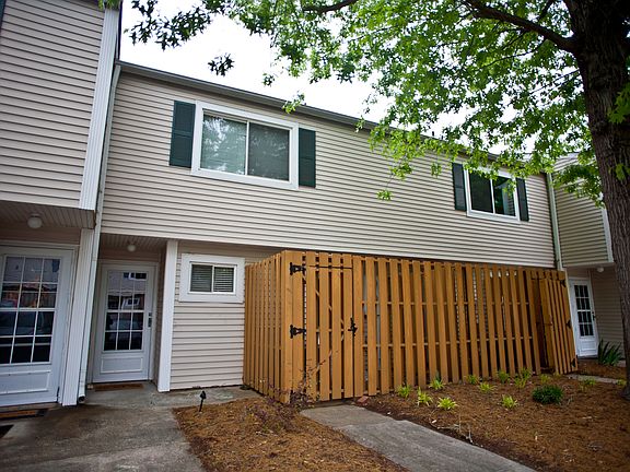 4th image of 220 Elizabeth St APT D8
