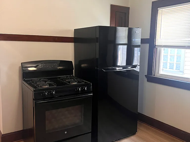 oven & fridge (fridge new in 2025)