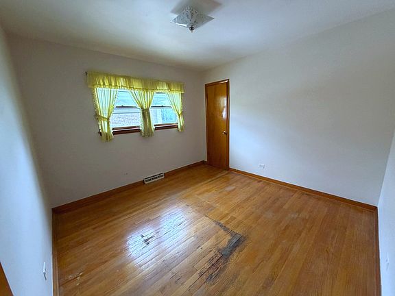 4th image of 12850 S Commercial Ave