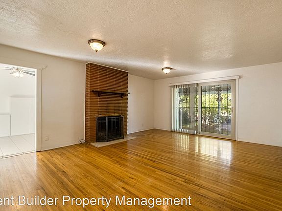 4th image of 1809 Cornell Dr SE