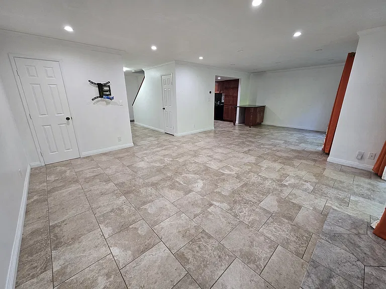 7542 Rosedale Ct — Photo 11