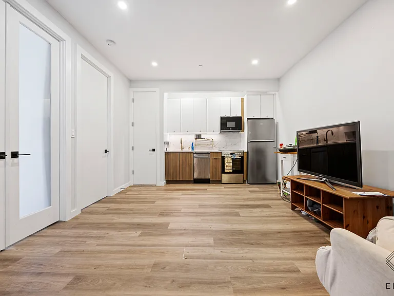 2913 Snyder Ave #5R — Photo 13