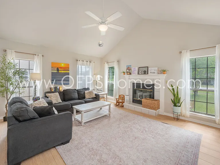 319 Sailfish Cir — Photo 6