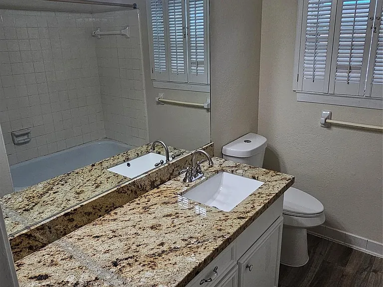 1113 E Amherst Ln — Photo 17
