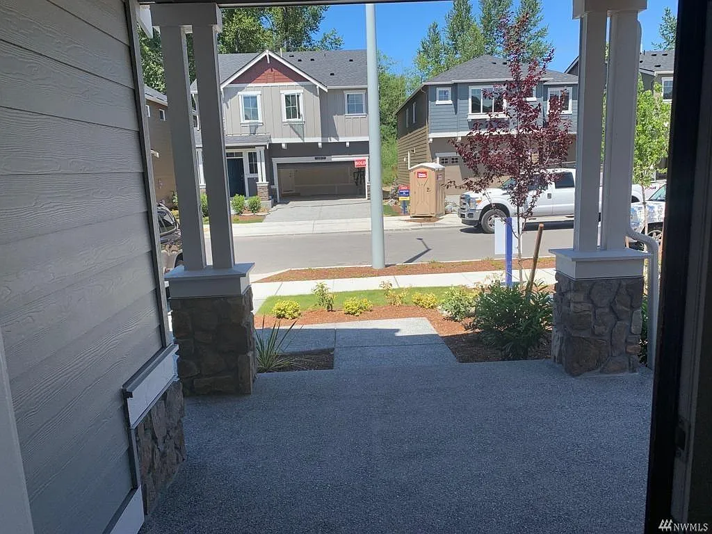 12614 37th Pl NE — Photo 3