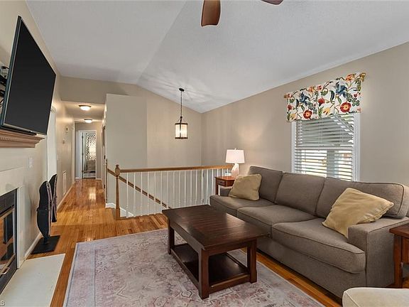5th image of 714 Old Barn Cir