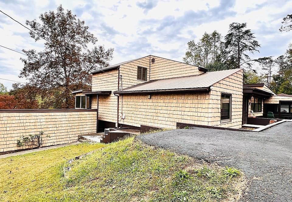 1st image of 124 Blanton Dr