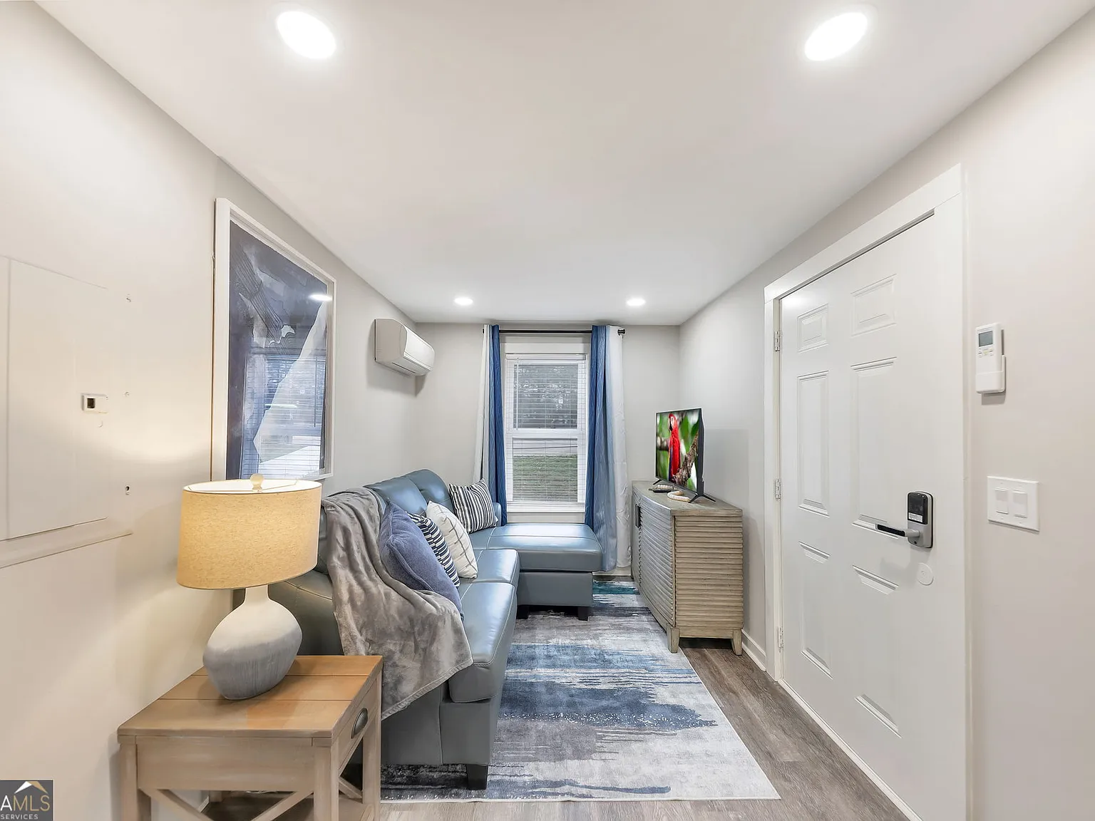 2 bed, 1.0 bath, 700 sqft, $2,600 — Photo 2