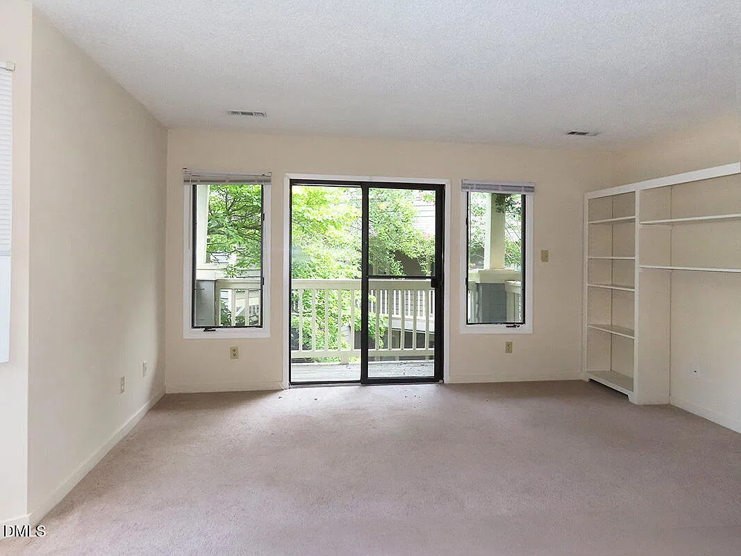 2 bed, 2.0 bath, 825 sqft, $1,745 — Photo 2