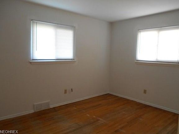 4th image of 15386 Hocking Blvd