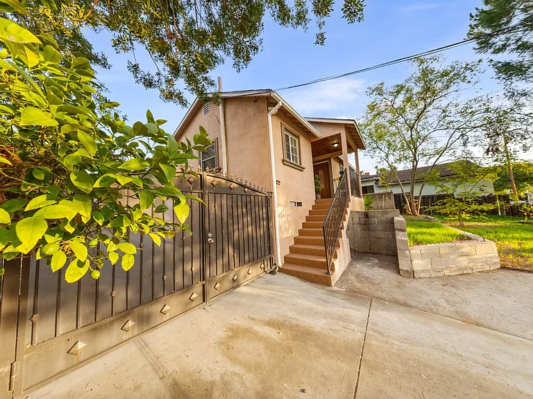 10554 Plainview Ave — Photo 5