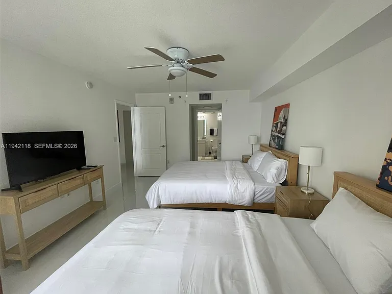 1200 Brickell Bay Dr #31004 — Photo 4
