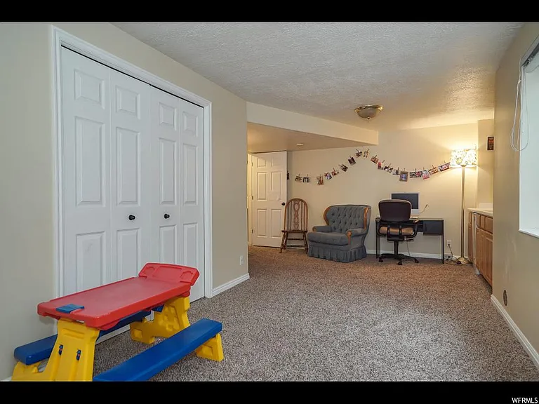 804 Creek Ln — Photo 22