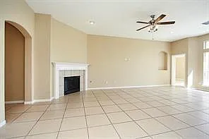 4 bed, 2.0 bath, 2319 sqft, $2,295 — Photo 4
