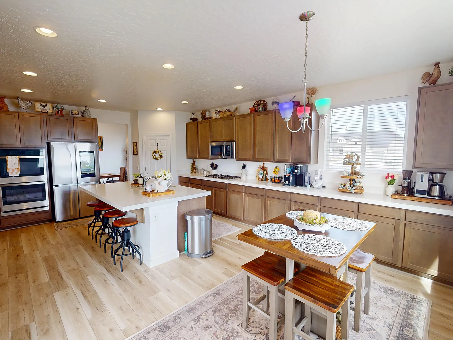 4 bed, 4.5 bath, 4790 sqft, $3,850 — Photo 4