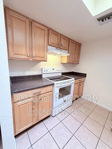 455 W Kelso St Photo 1