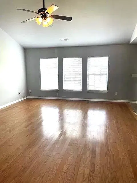 5059 Carrington Ct — Photo 3